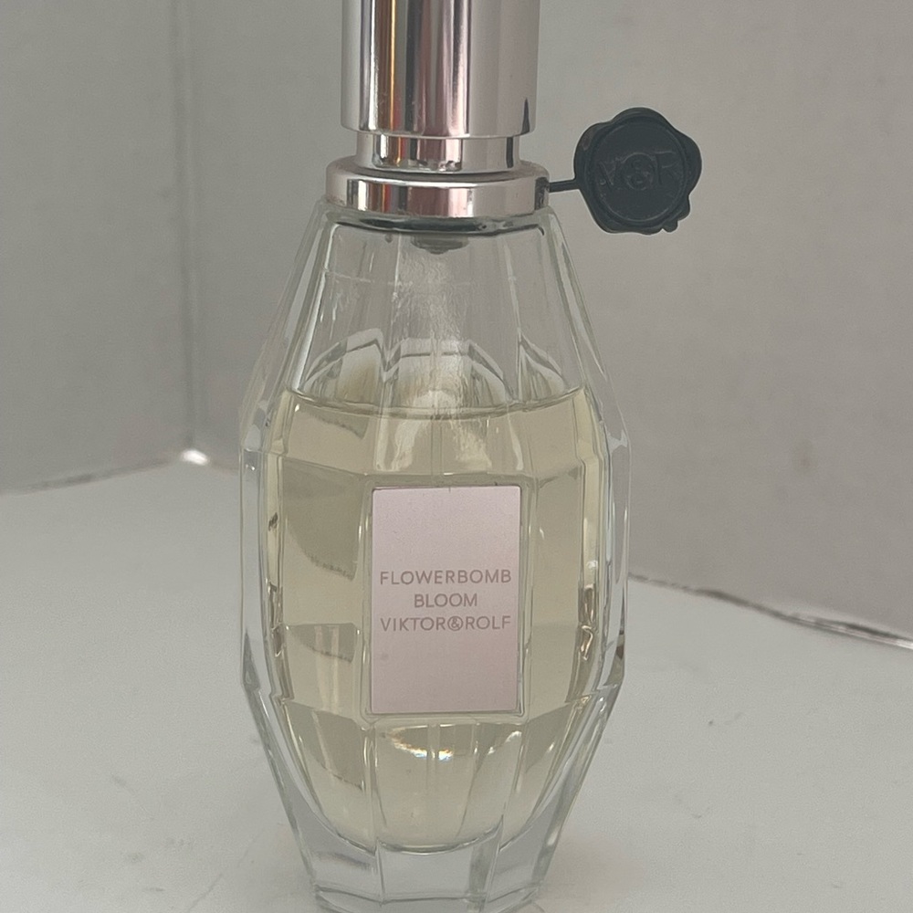 Viktor & Rolf Flowerbomb Bloom used a few times 1.7 Floral with Woods No box